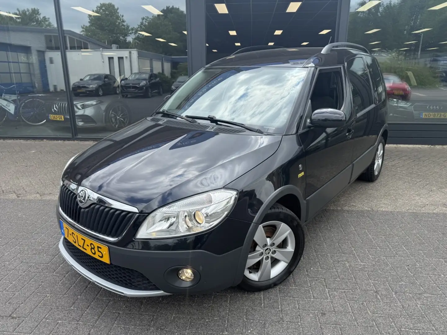 Skoda Roomster 1.2 TSI Fresh Zwart - 1
