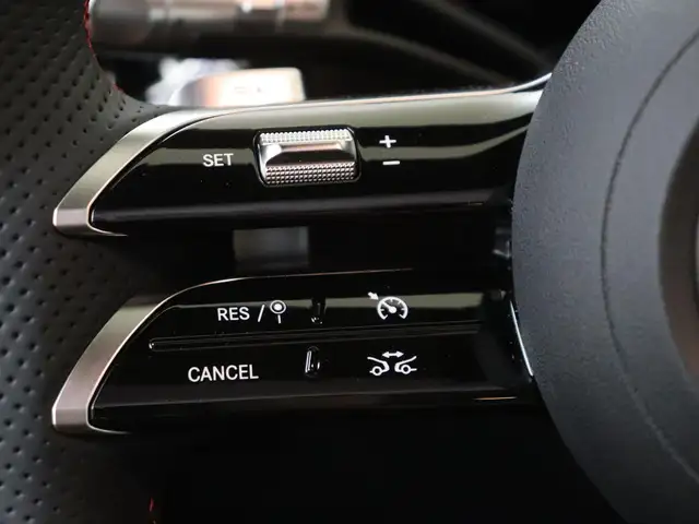 Mercedes-Benz GLB view 13