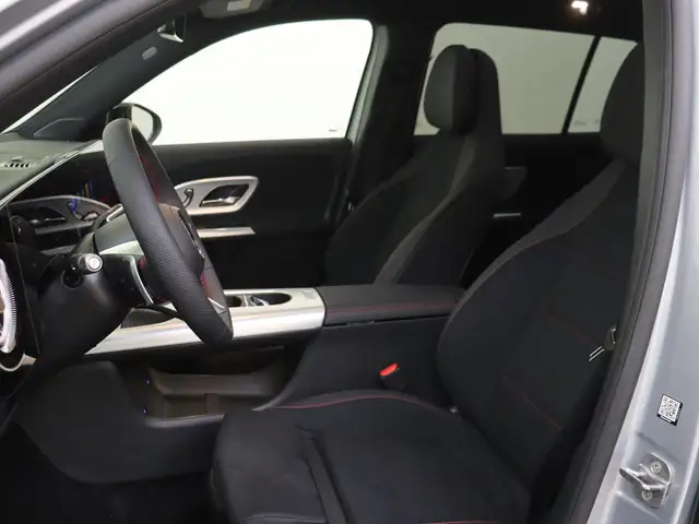 Mercedes-Benz GLB view 11