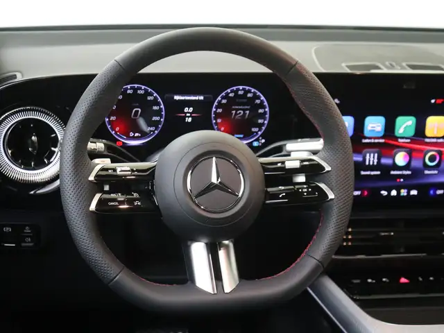 Mercedes-Benz GLB view 10