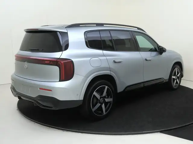 Mercedes-Benz GLB view 4