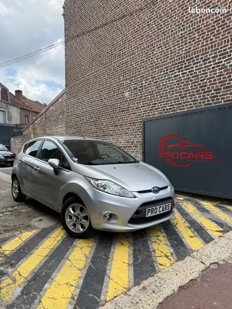 Ford Fiesta 1,6 tdci Gris - 1