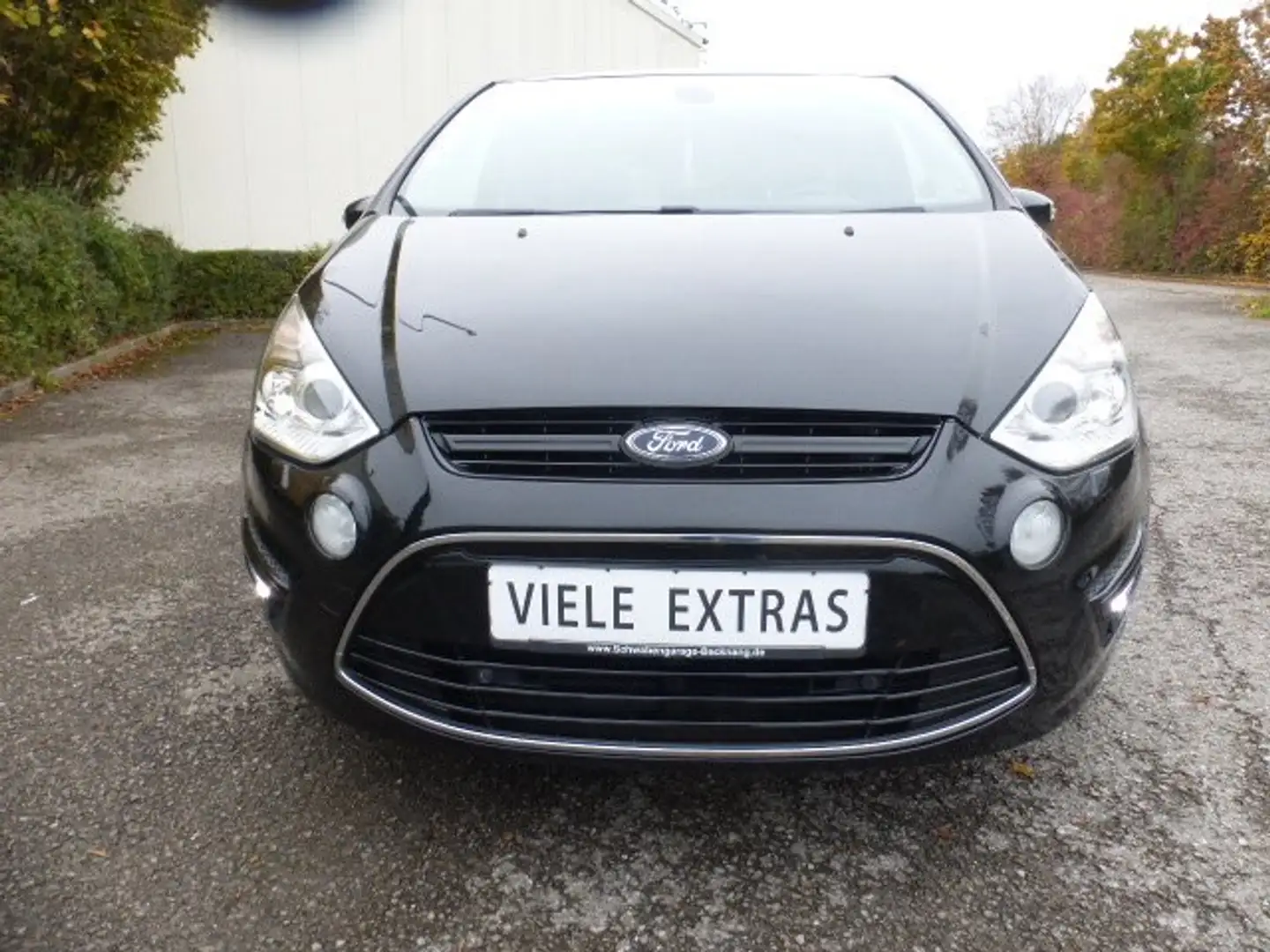 Ford S-Max 2.0 TDCI Titanium / Autom. / AHK / Panorama+7 Sitz Schwarz - 2