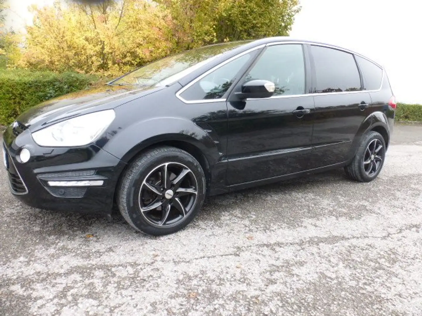 Ford S-Max 2.0 TDCI Titanium / Autom. / AHK / Panorama+7 Sitz Schwarz - 1