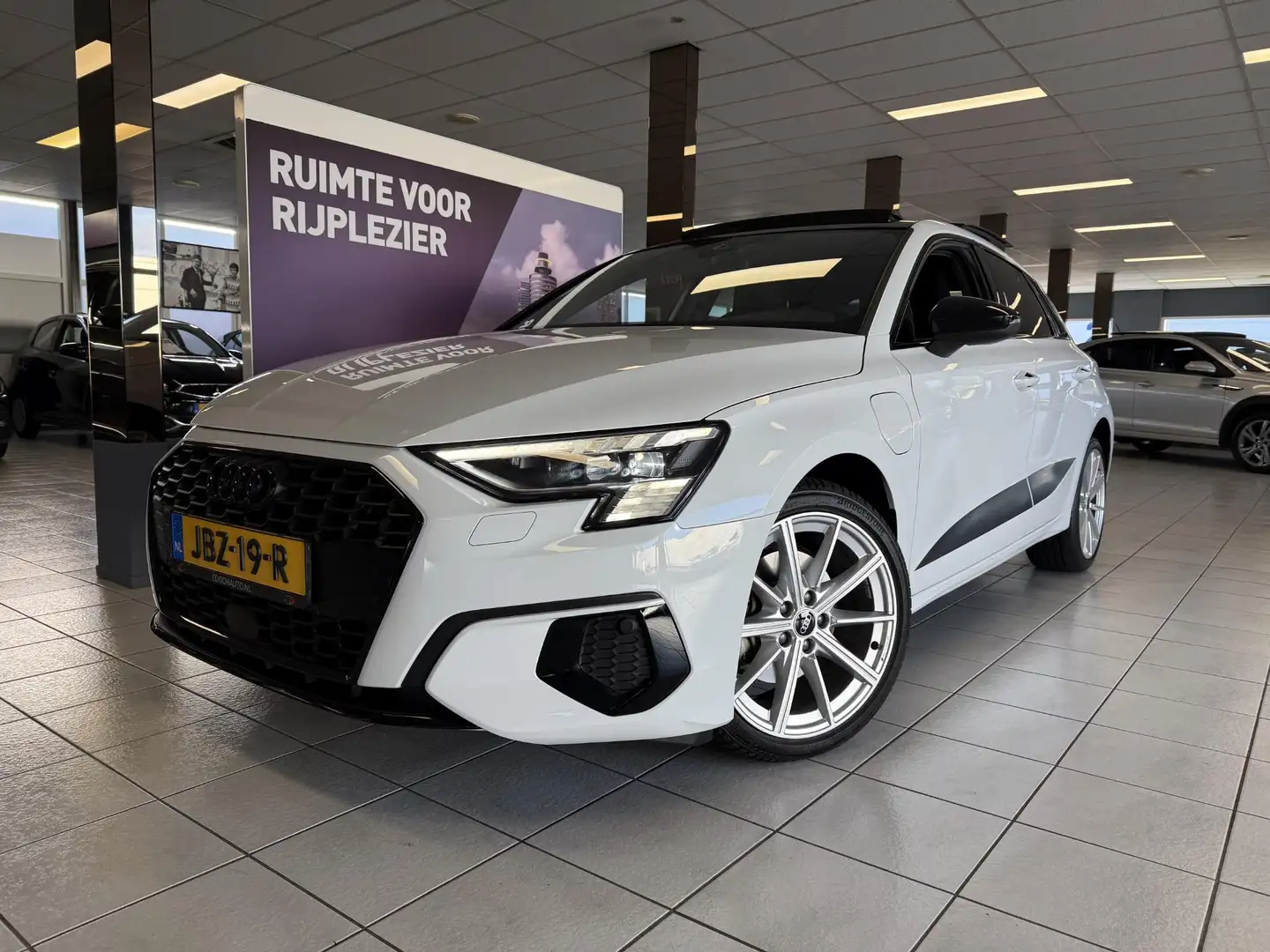 Audi A3 Sportback 40 TFSI PHEV ADVANCED*LM18*NAVI*MATRIX*P Wit - 2