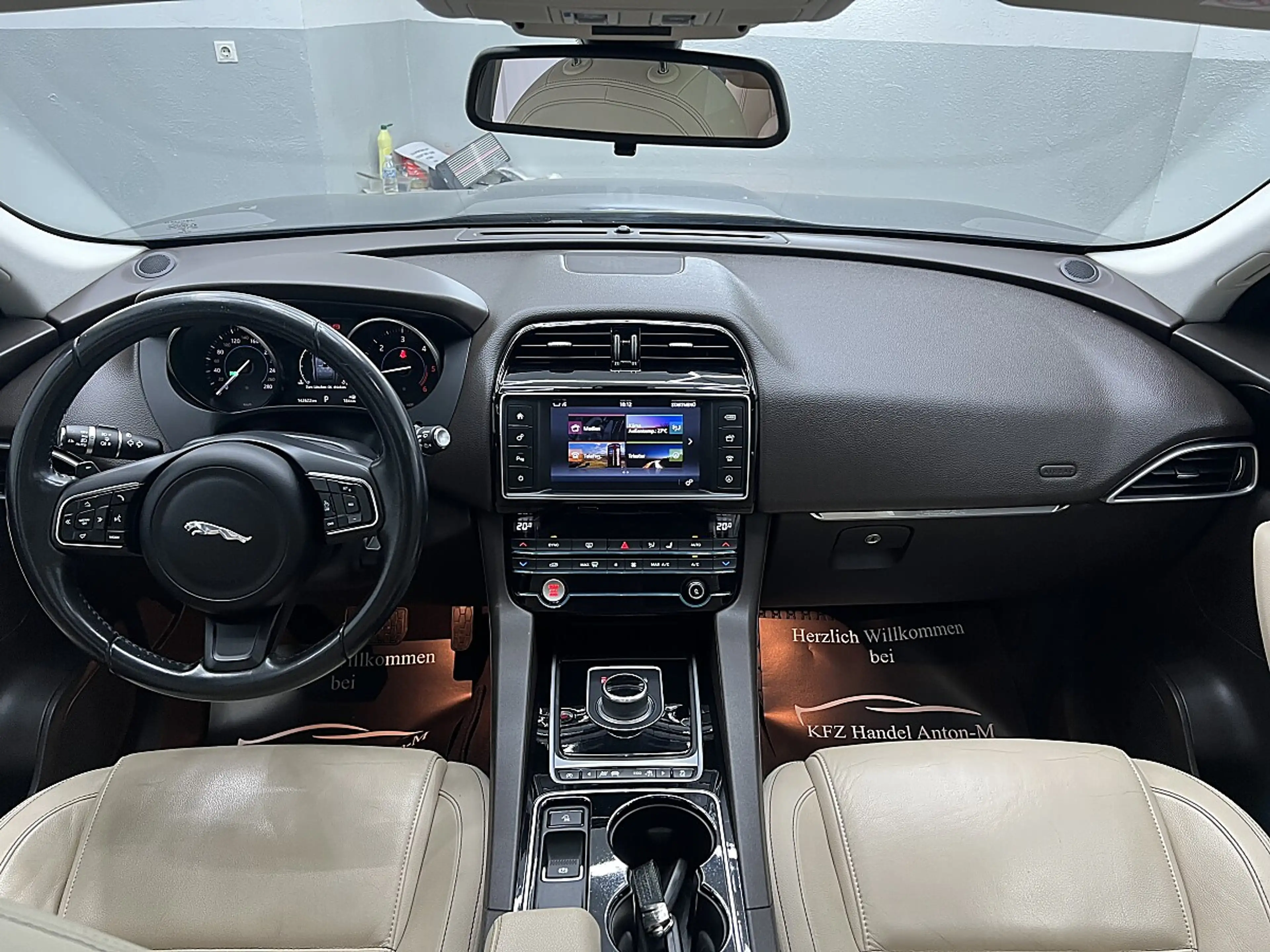 Jaguar F-Pace 20d AWD Prestige Aut.  * SOFORT FINANZIERUNG & ... — photo 12