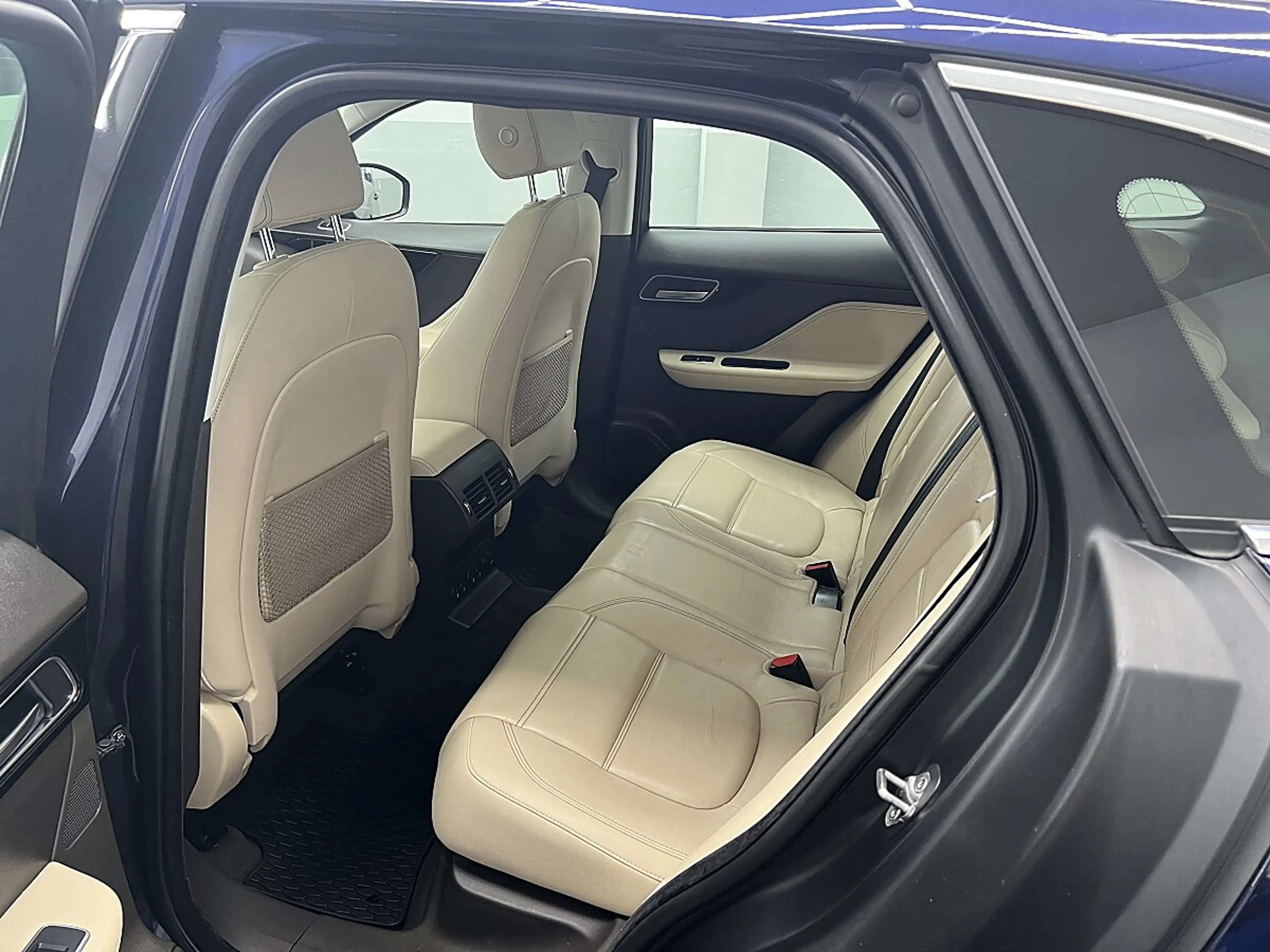Jaguar F-Pace 20d AWD Prestige Aut.  * SOFORT FINANZIERUNG & ... — photo 11