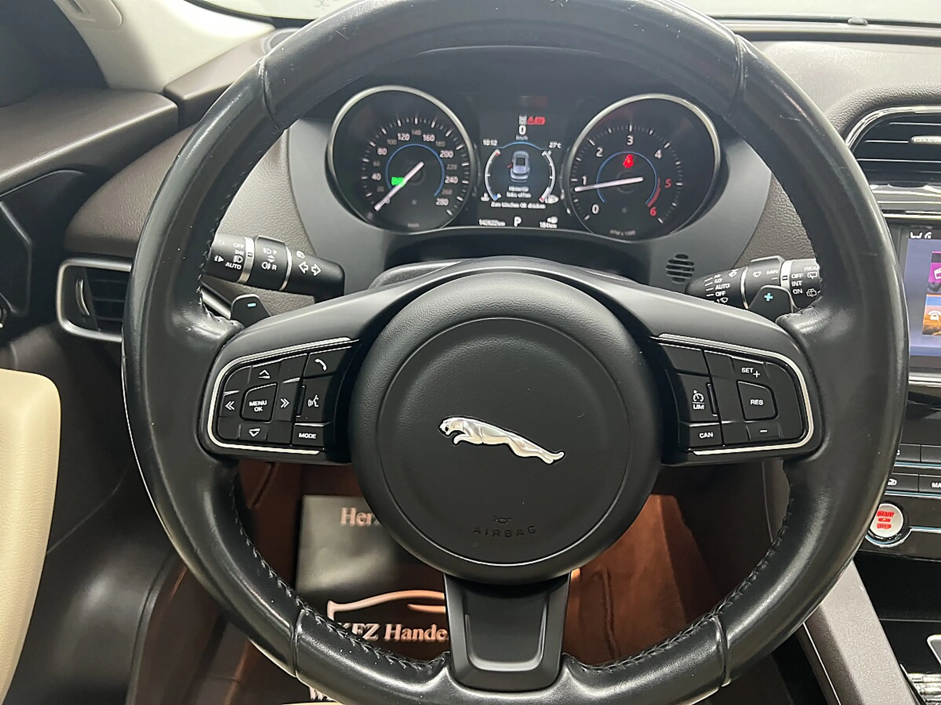 Jaguar F-Pace 20d AWD Prestige Aut.  * SOFORT FINANZIERUNG & ... — photo 15