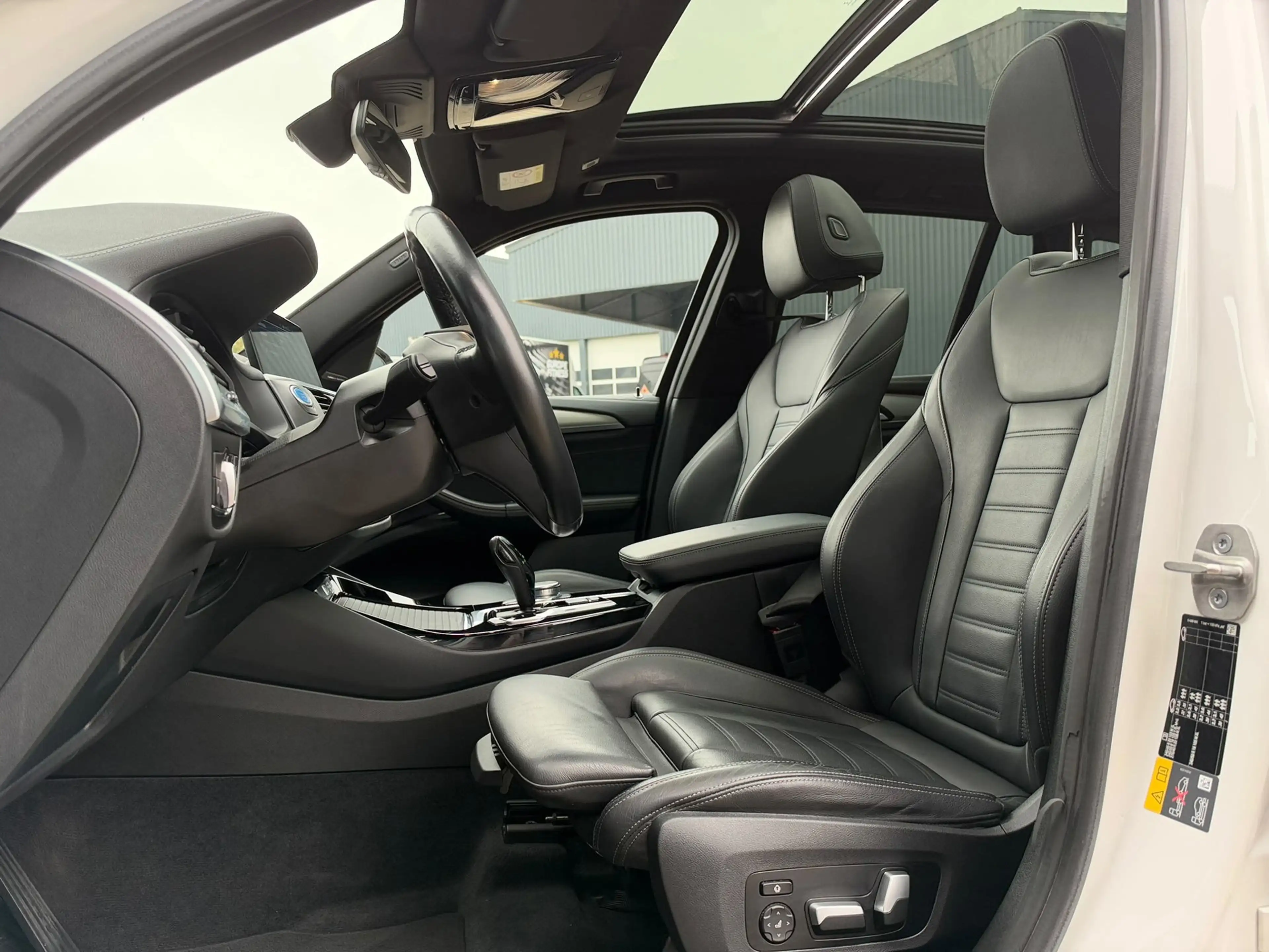 BMW iX3 High Executive 80 kWh l SOH 94% l PANO l H/K l HUD — photo 6