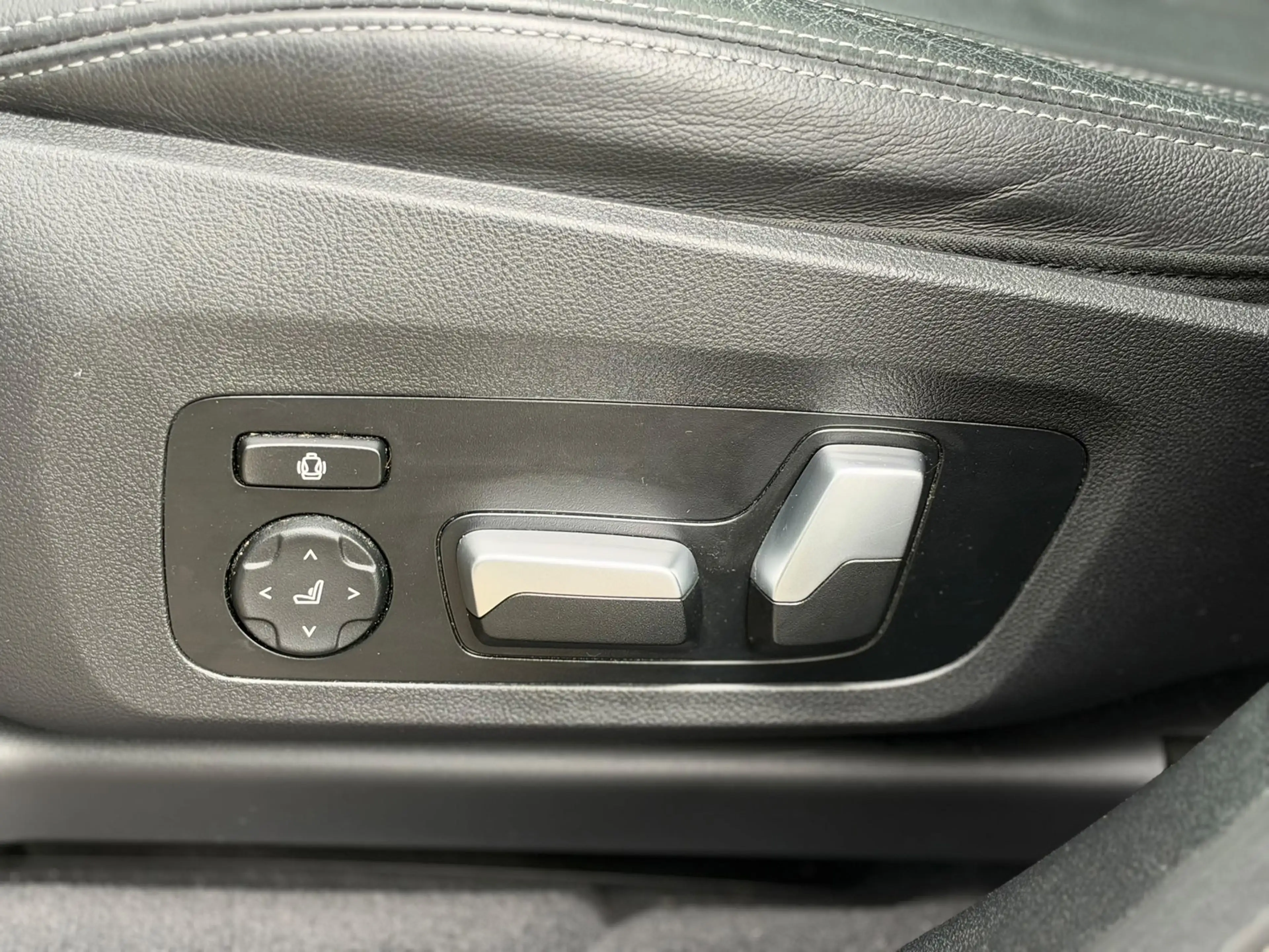 BMW iX3 High Executive 80 kWh l SOH 94% l PANO l H/K l HUD — photo 13