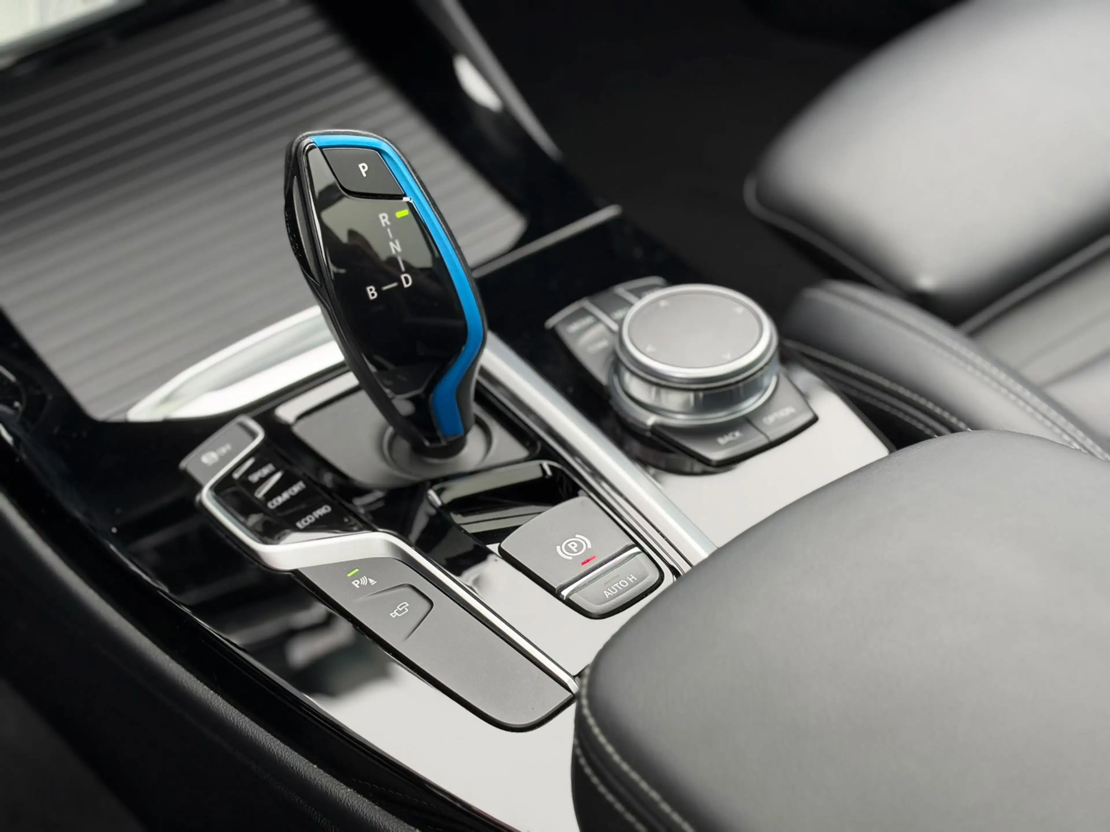 BMW iX3 High Executive 80 kWh l SOH 94% l PANO l H/K l HUD — photo 12