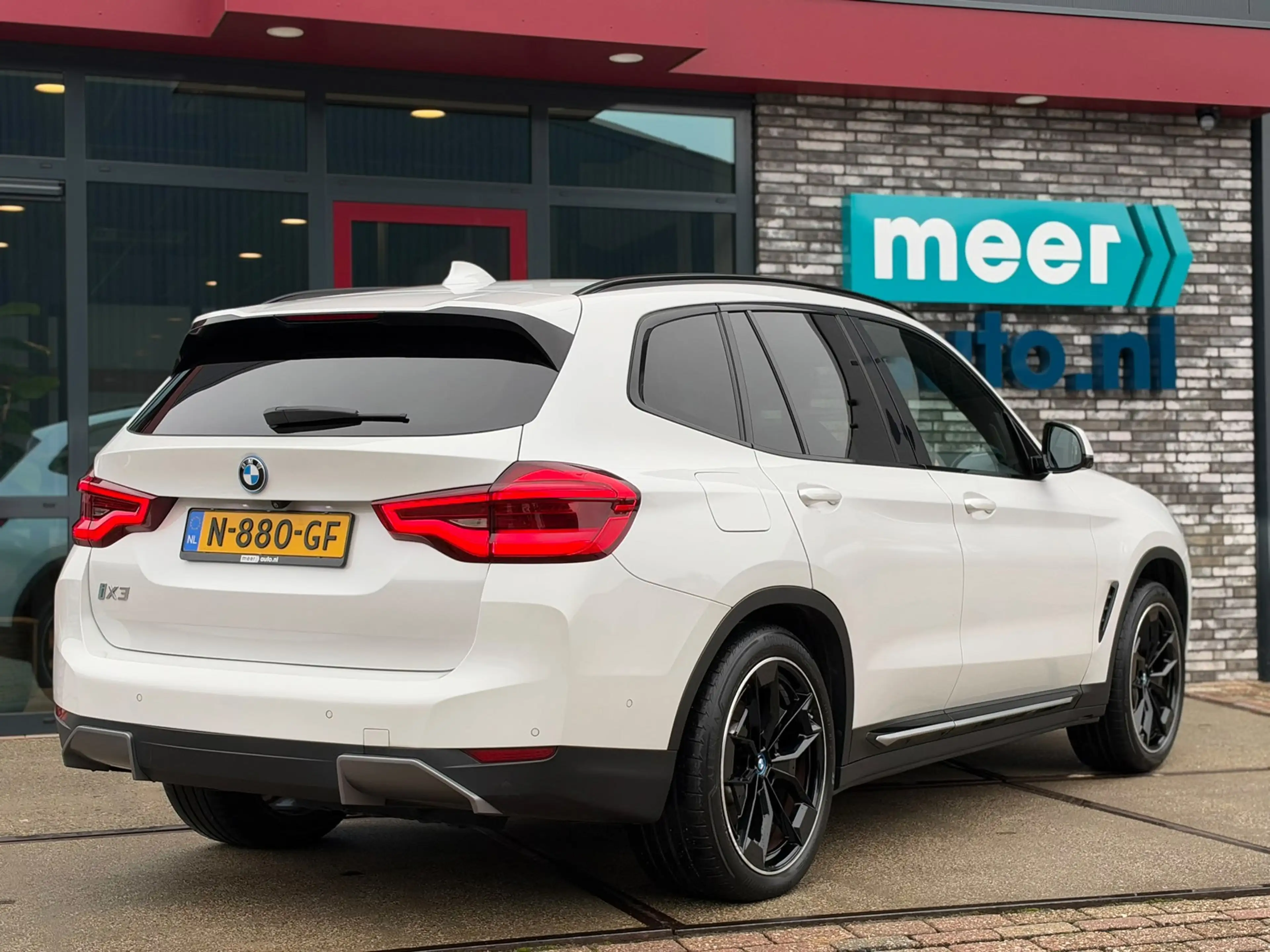 BMW iX3 High Executive 80 kWh l SOH 94% l PANO l H/K l HUD — photo 3