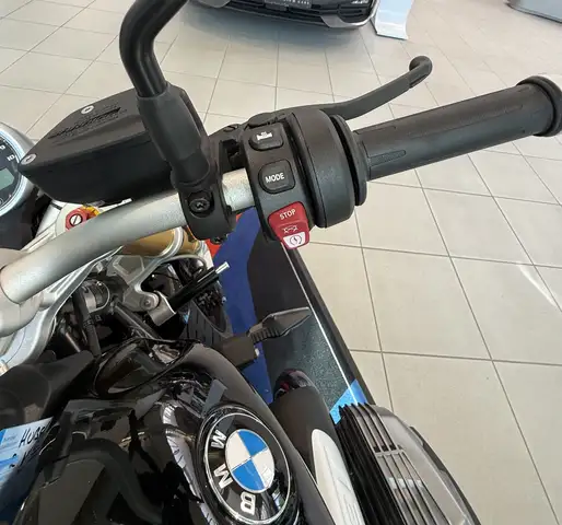 BMW R view 8
