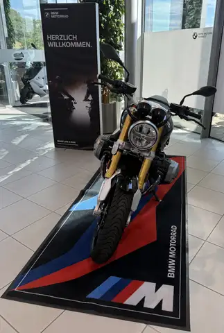 BMW R view 4