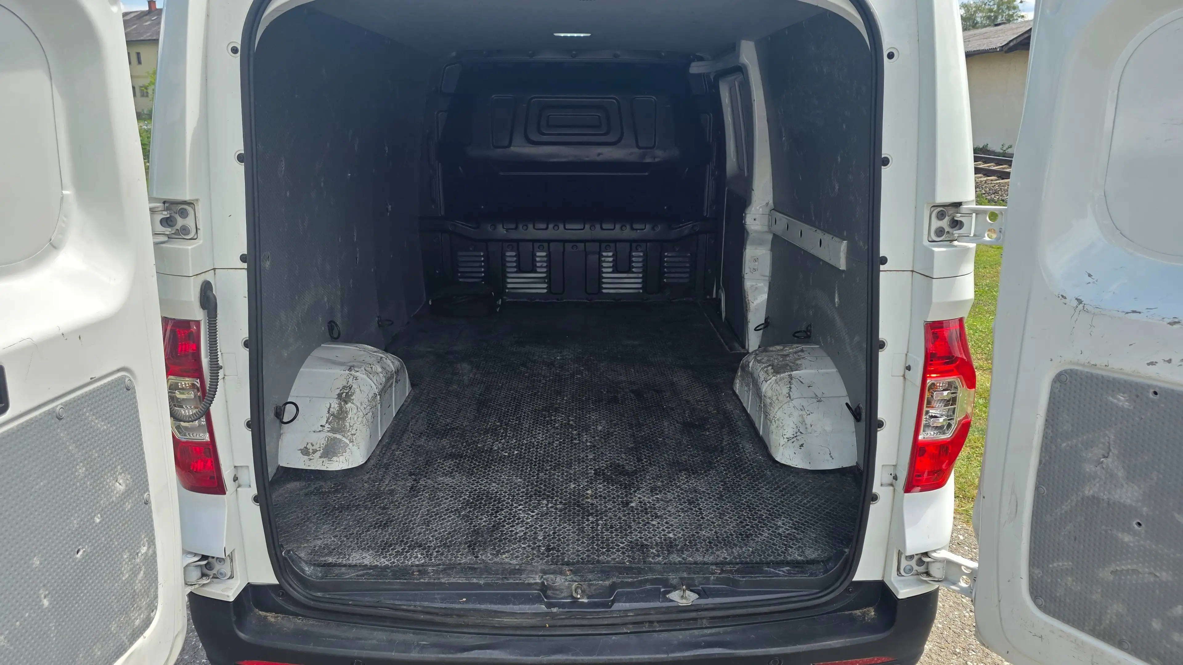 Maxus E delivery 3  53 KW Akku L1 H1 — photo 15