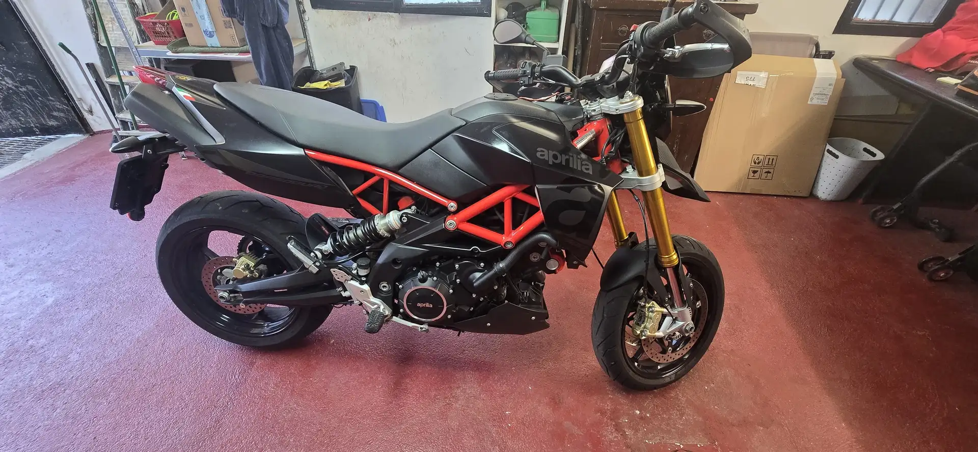 Aprilia Dorsoduro 900 Fekete - 1