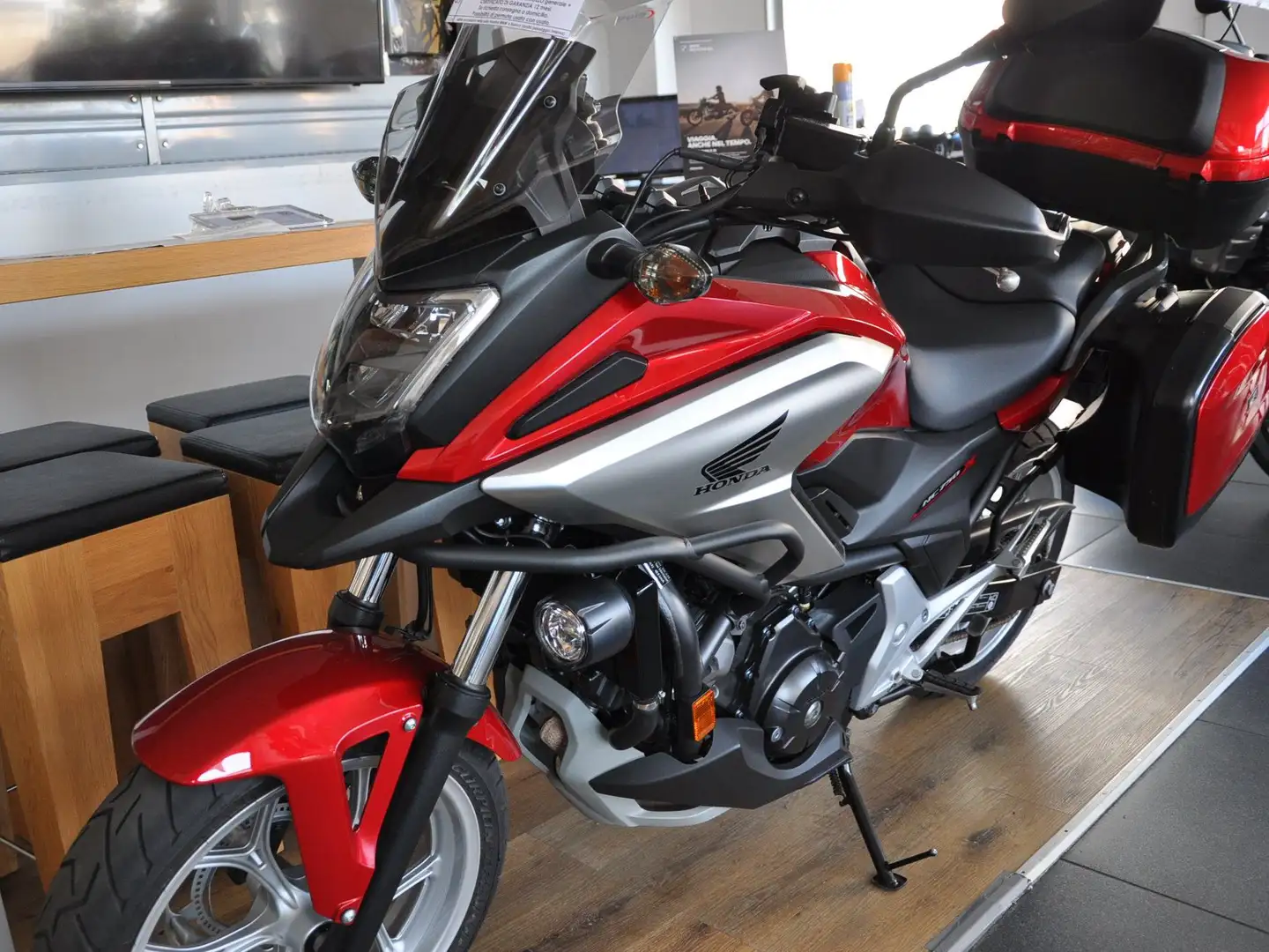 Honda NC 750 X Travel Edition DCT, ABS Rosso - 2