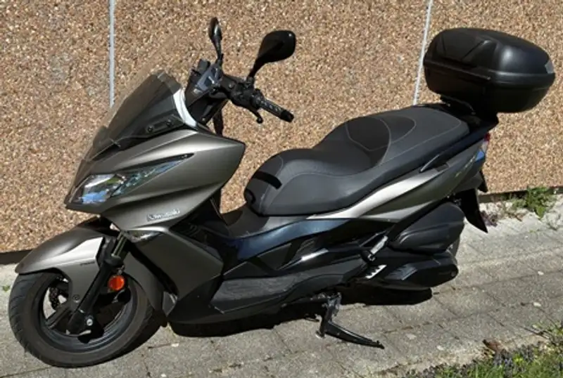 Kawasaki J300