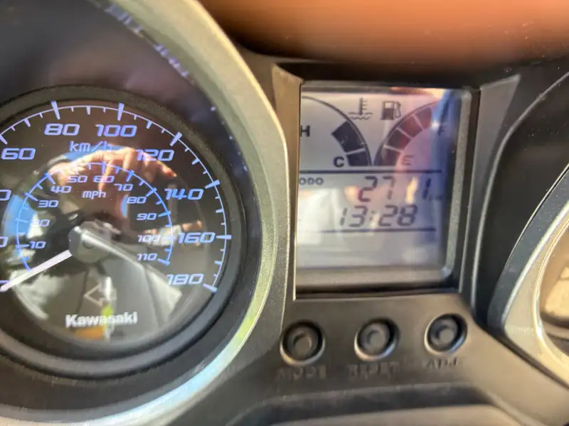 Kawasaki J300 - foto 6