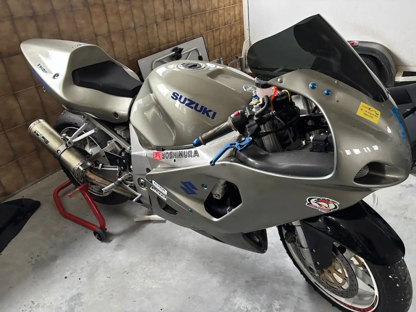 Suzuki GSX-R 750 Rennstreckenmotorrad Gri - 1