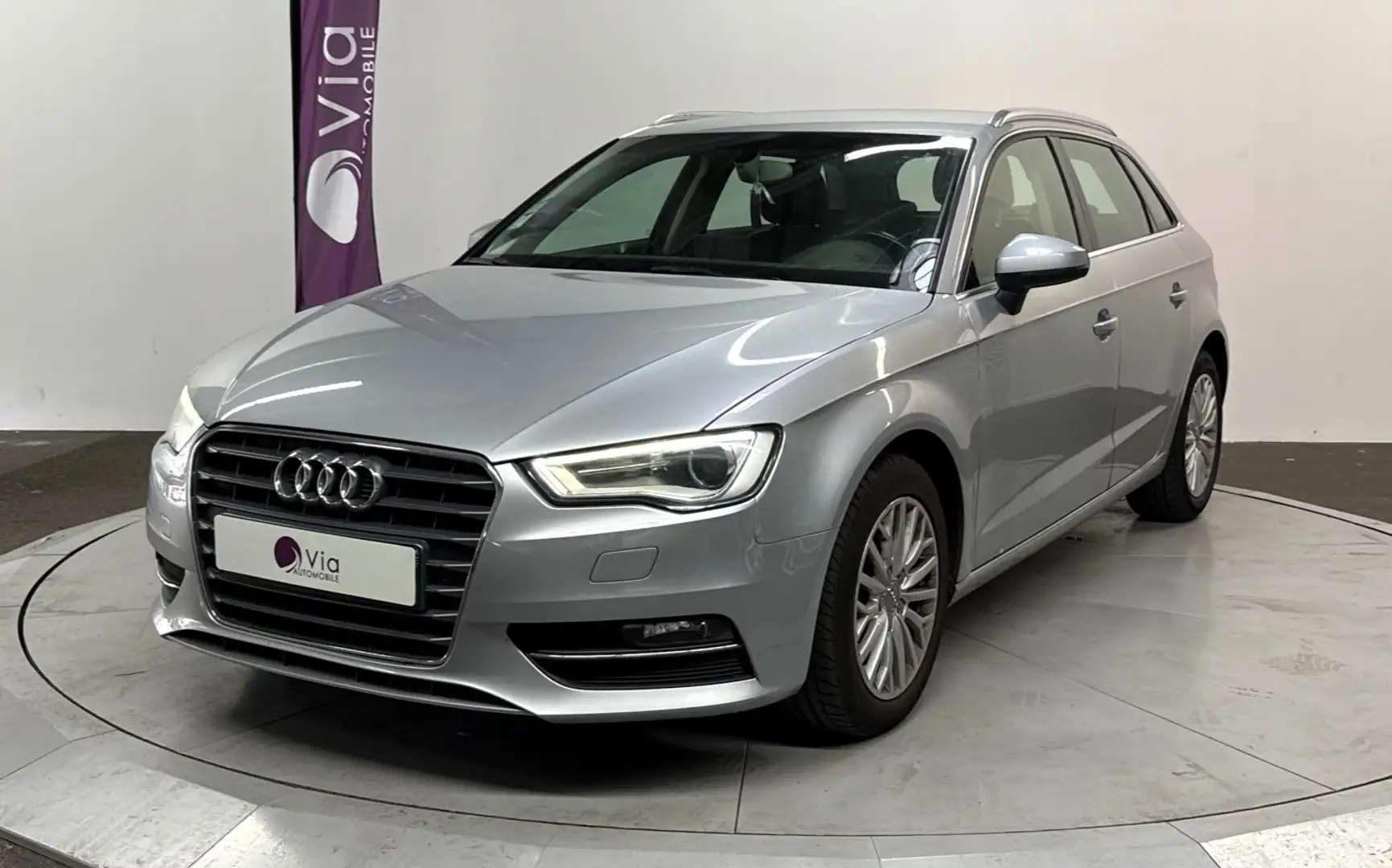 Audi A3 1.6 TDI 110 Ambiente Grijs - 1