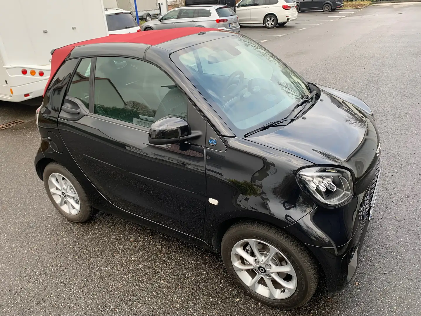 smart forTwo smart fortwo cabrio EQ prime Schwarz - 2