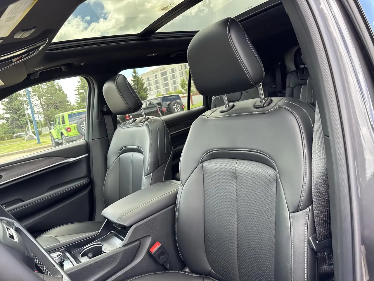 Jeep Grand Cherokee снимка Jeep Grand Cherokee