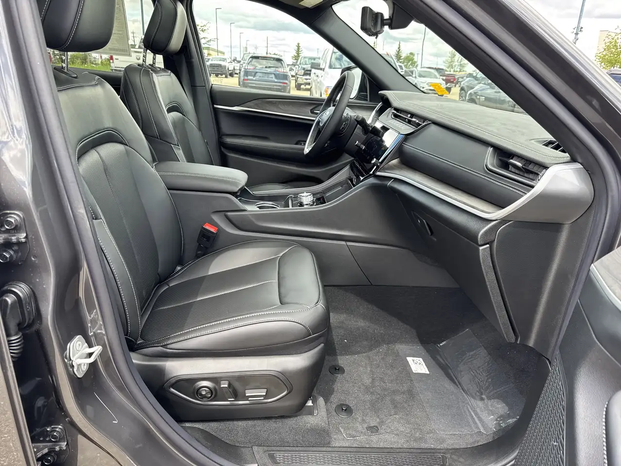 Jeep Grand Cherokee снимка Jeep Grand Cherokee