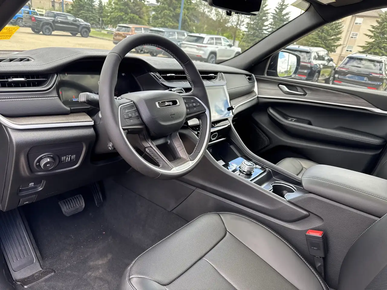 Jeep Grand Cherokee снимка Jeep Grand Cherokee