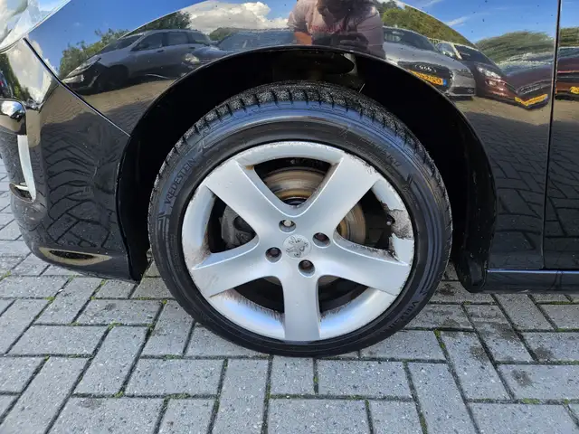 Peugeot 308 view 5