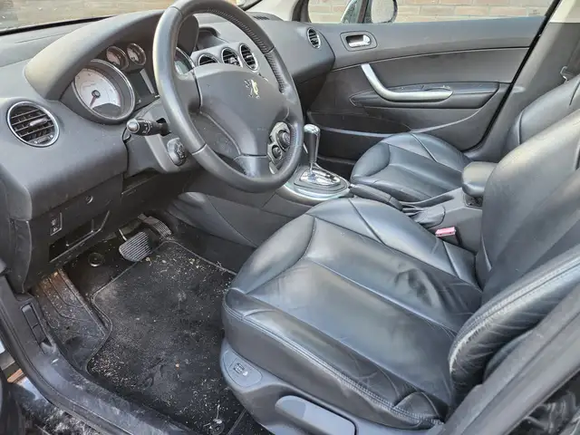 Peugeot 308 view 9