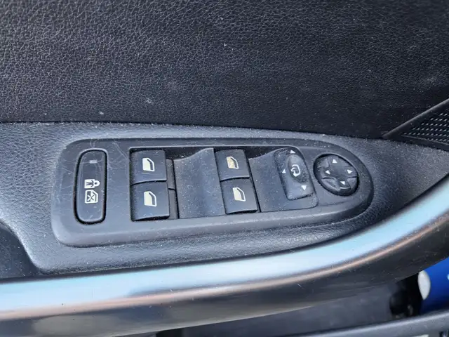 Peugeot 308 view 11