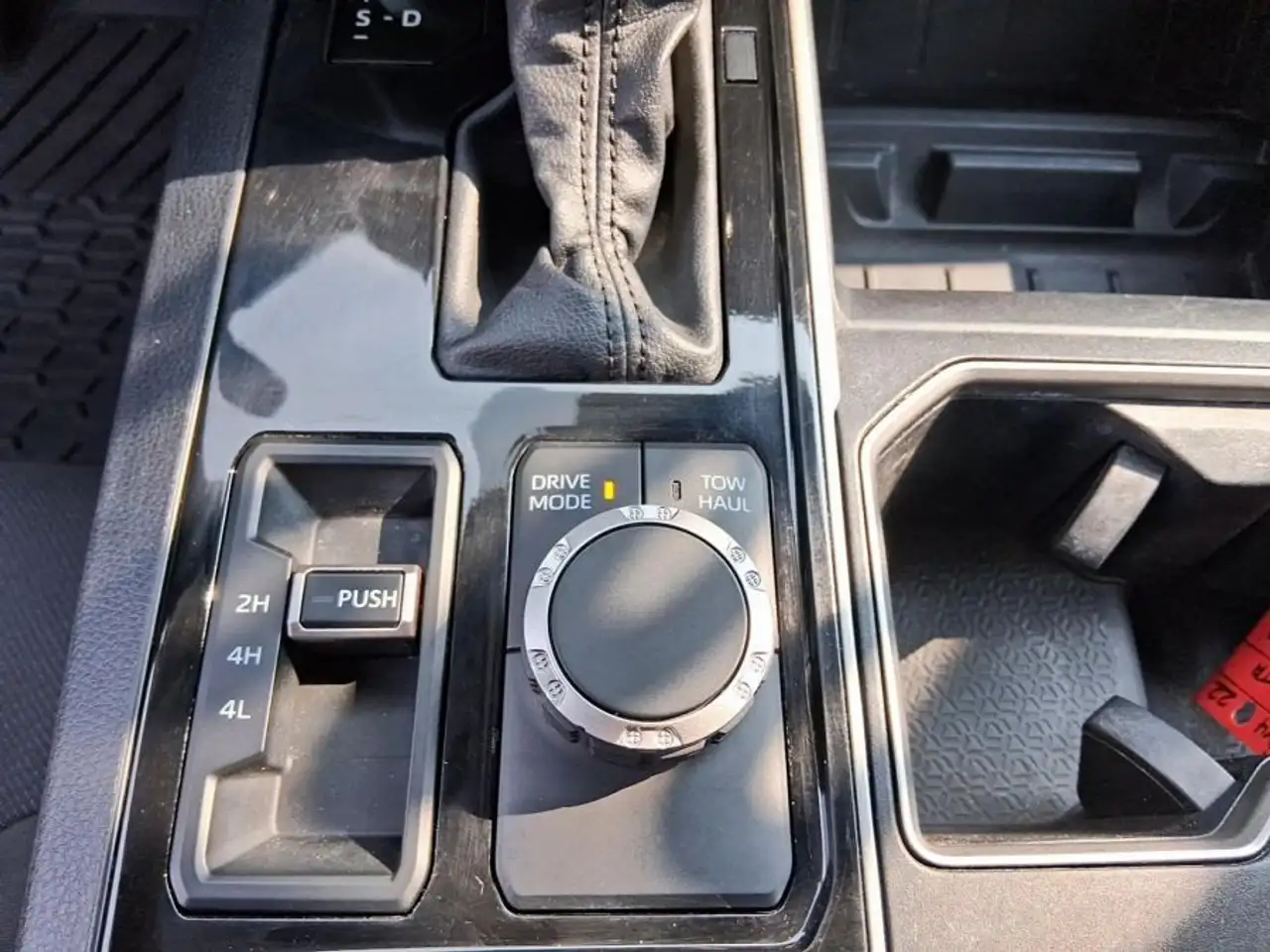Toyota Tundra снимка Toyota Tundra