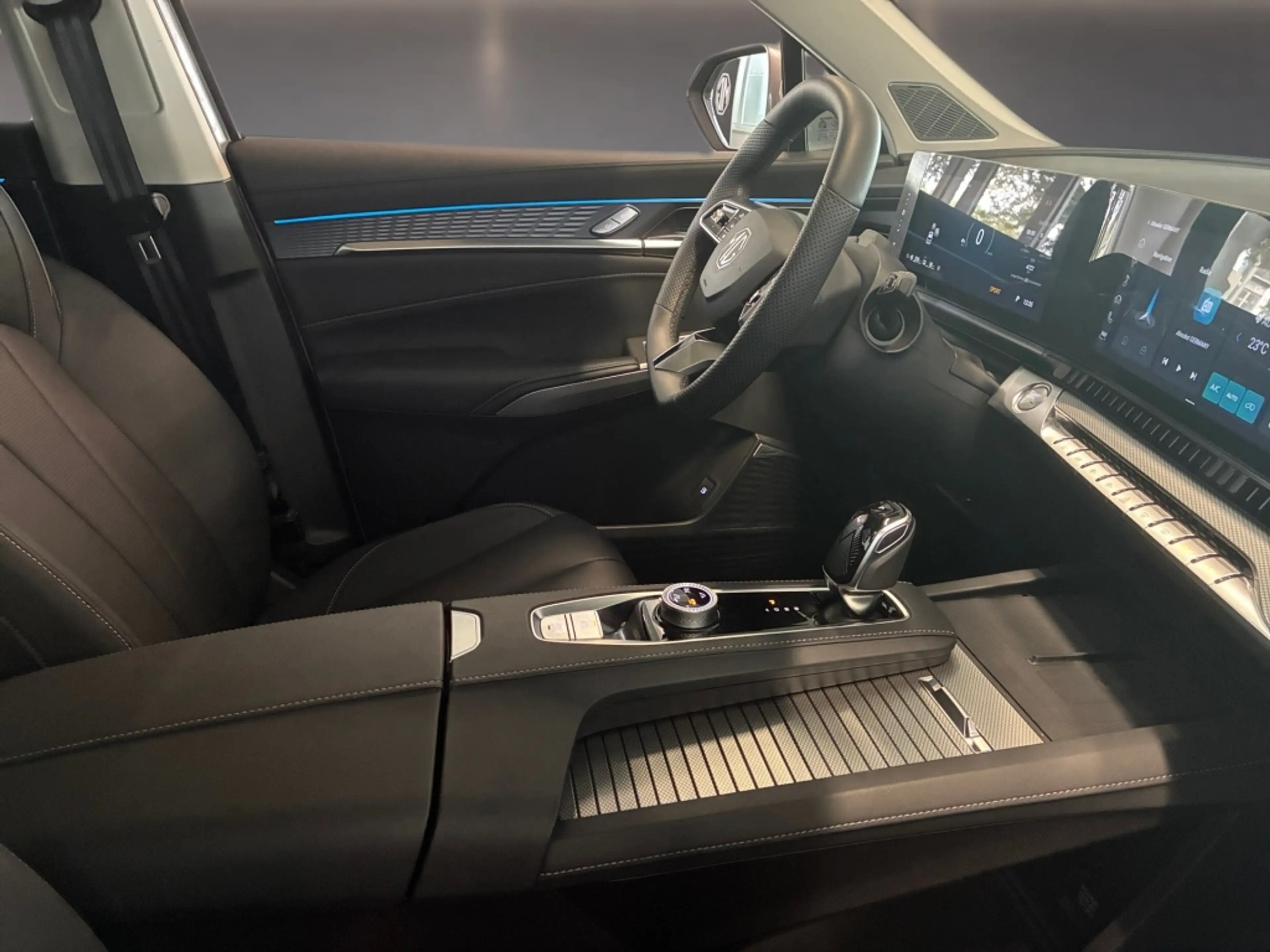 MG MGS9 PHEV LUX — photo 14