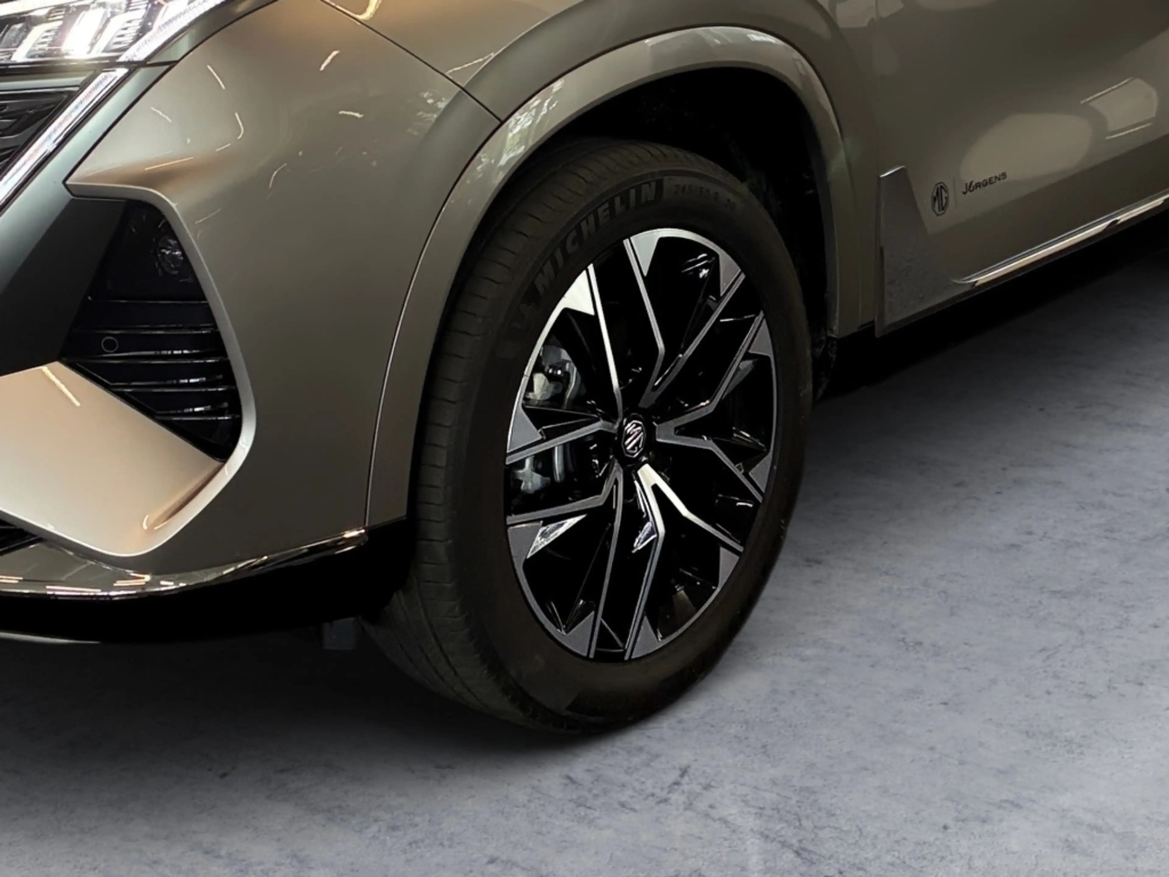 MG MGS9 PHEV LUX — photo 10