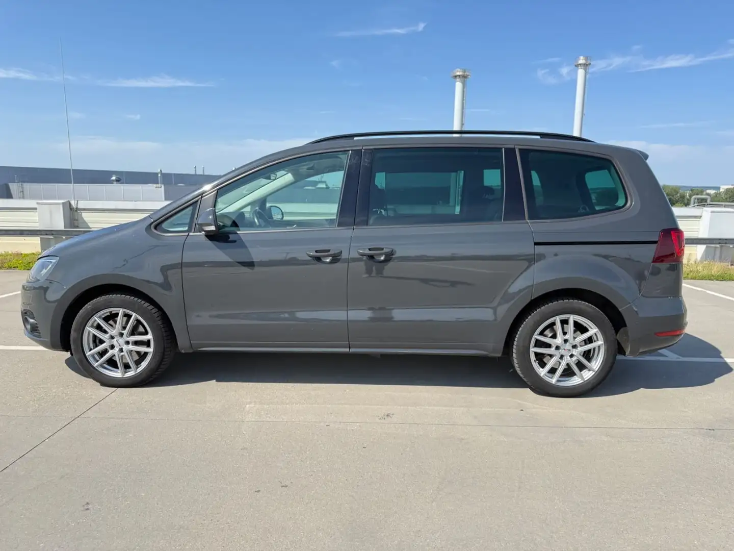 SEAT Alhambra 2.0 TDI*7-SITZ*AHK*CAM*NAVI*WSHZ*BIXENO Grau - 2