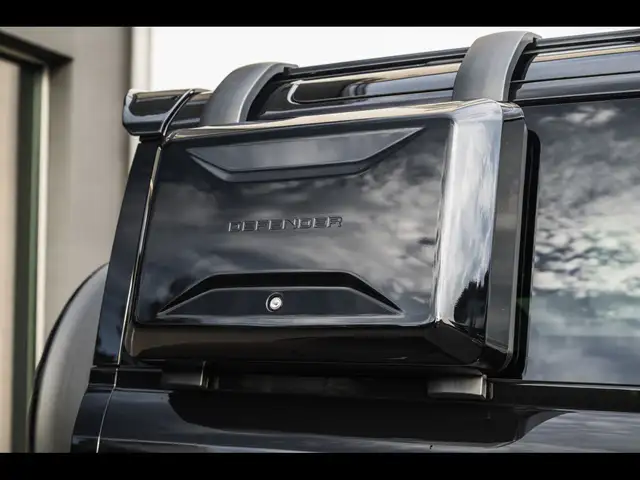 Land Rover Defender view 10