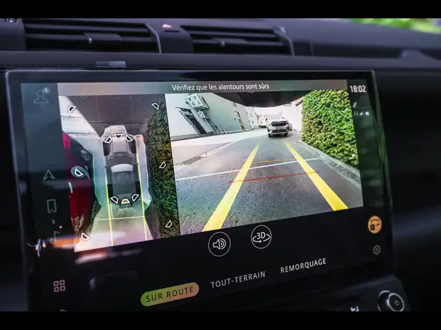 Land Rover Defender view 14