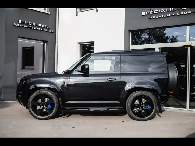 Land Rover Defender view 5
