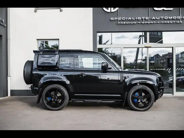 Land Rover Defender view 7