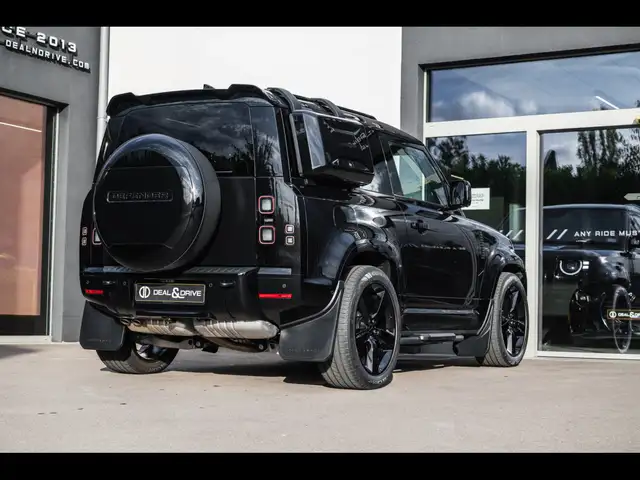 Land Rover Defender view 12