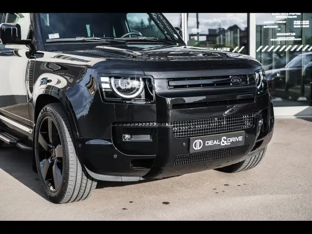 Land Rover Defender view 4