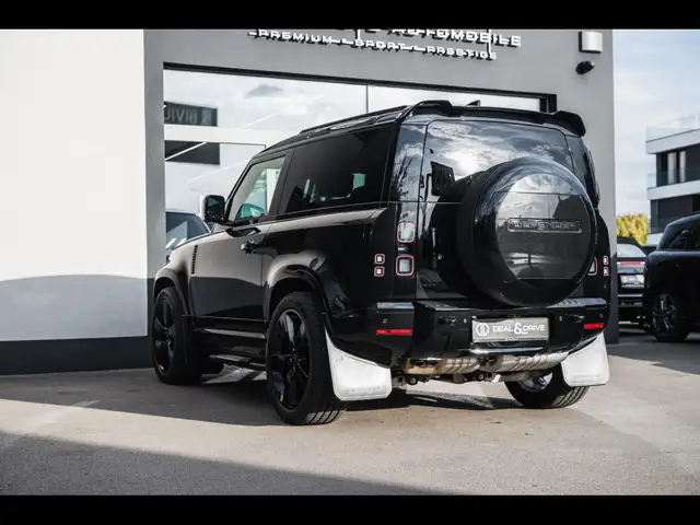 Land Rover Defender view 13