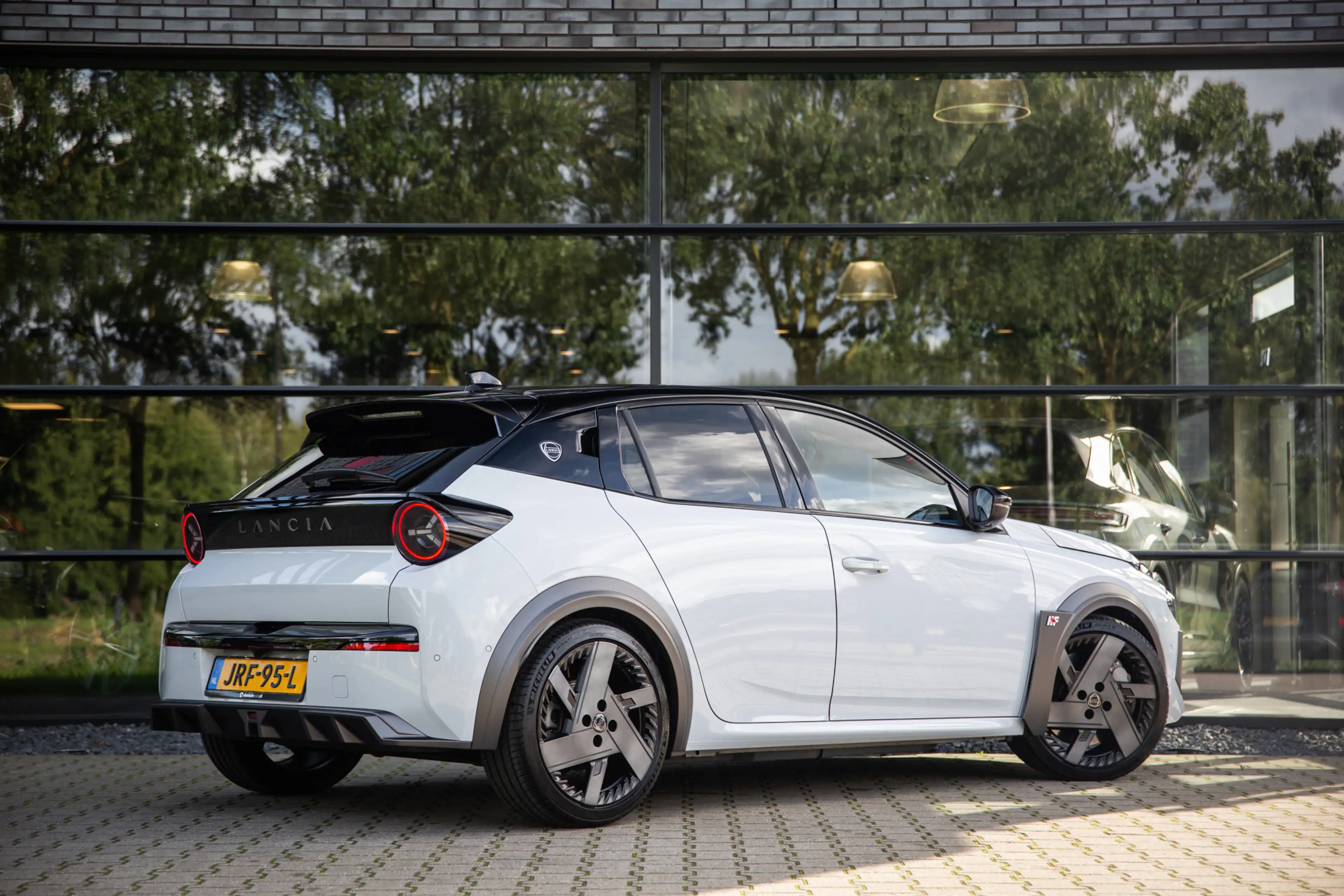 Lancia Ypsilon HF 54 kWh 280PK , Bianco Quarzo Two-Tone, SALA, Or — photo 30