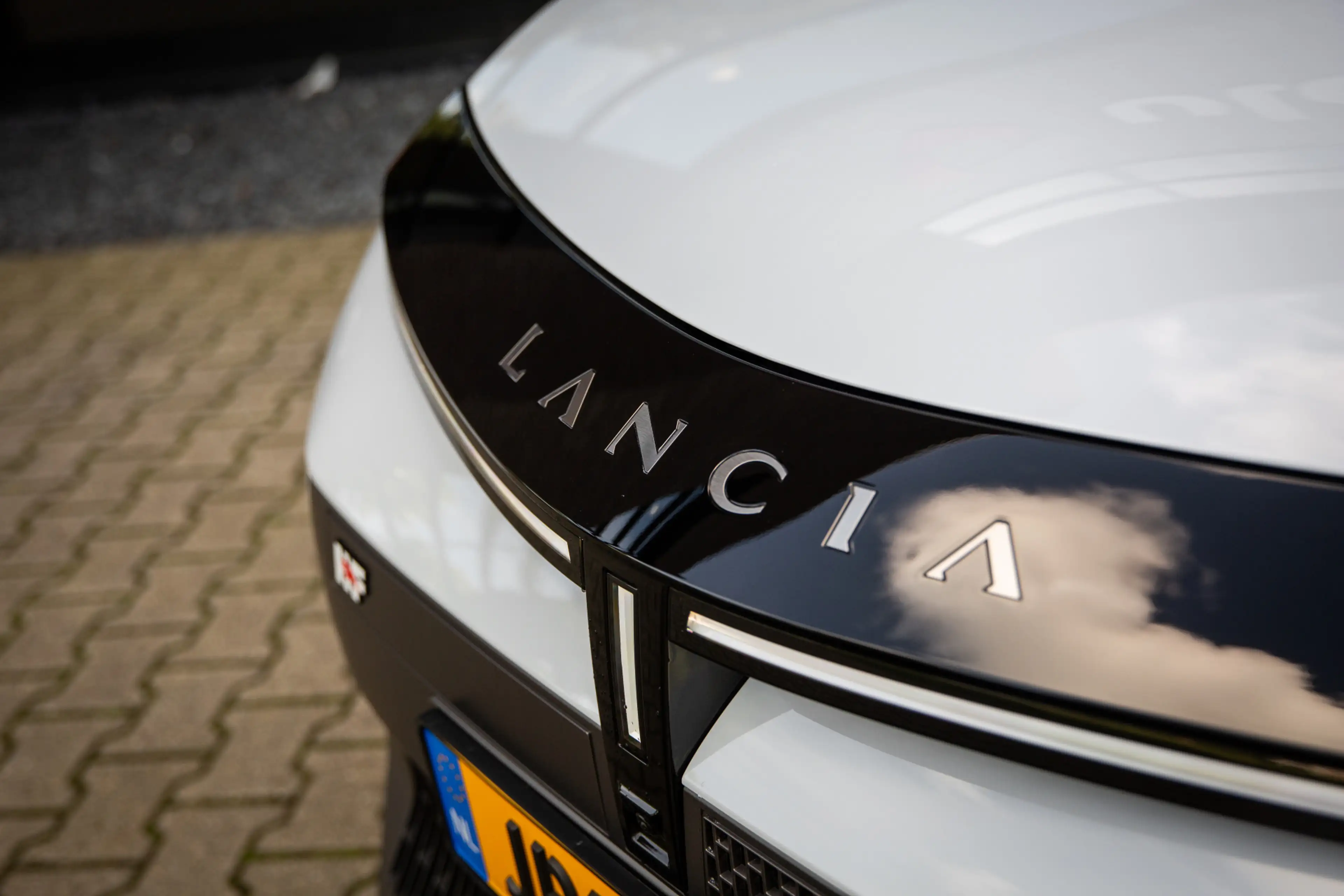 Lancia Ypsilon HF 54 kWh 280PK , Bianco Quarzo Two-Tone, SALA, Or — photo 4