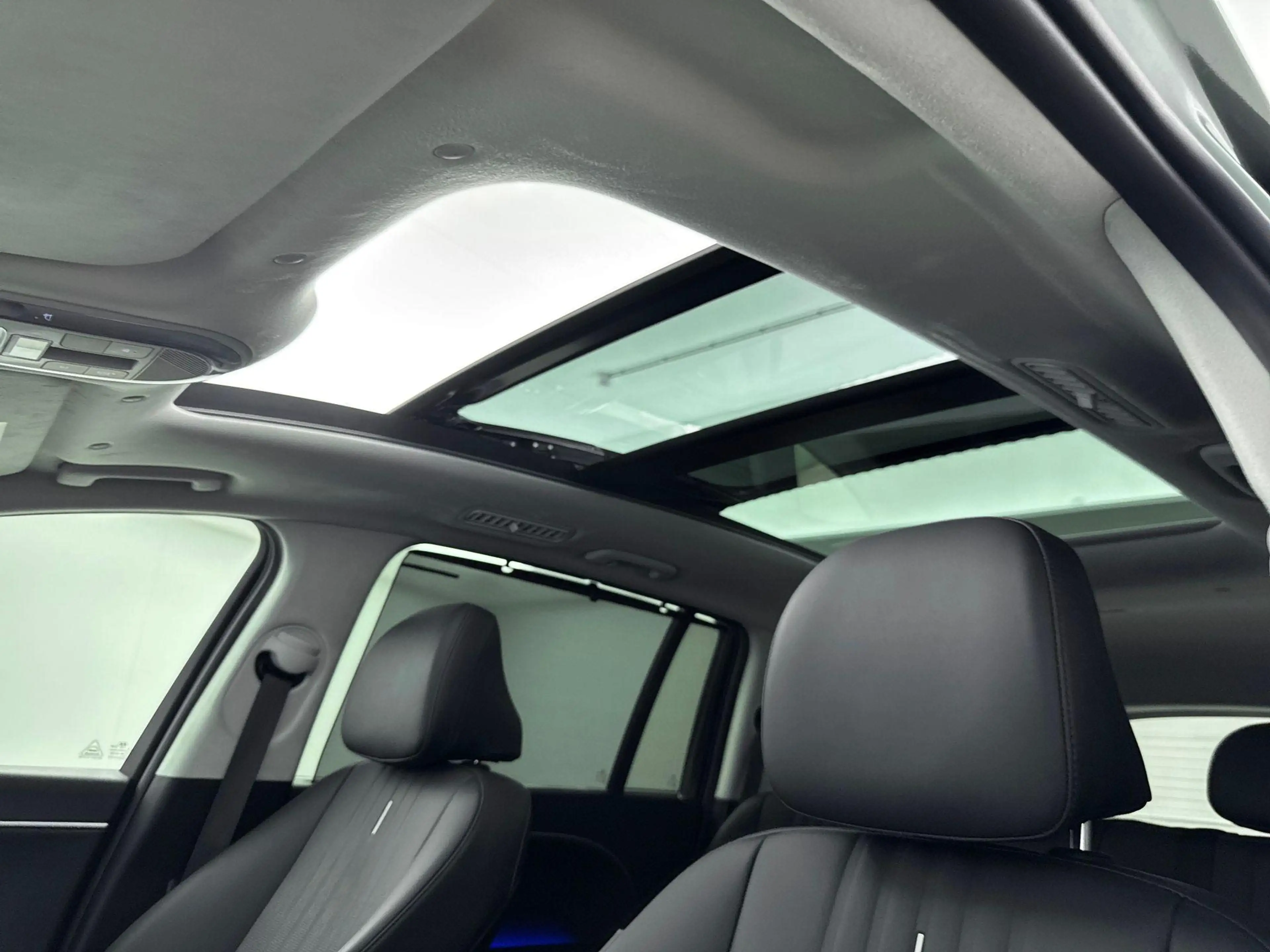 Hyundai IONIQ 9 Lounge AWD 7p. 110.3 kWh 308pk | WLTP 600km | Pano — photo 11