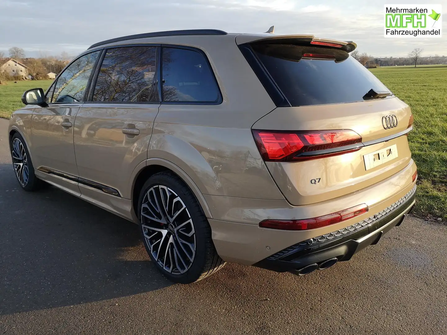 Audi SQ7 4.0 TFSI quattro 4.0TFSI Facelift Voll 373 kW (... Золотий - 2