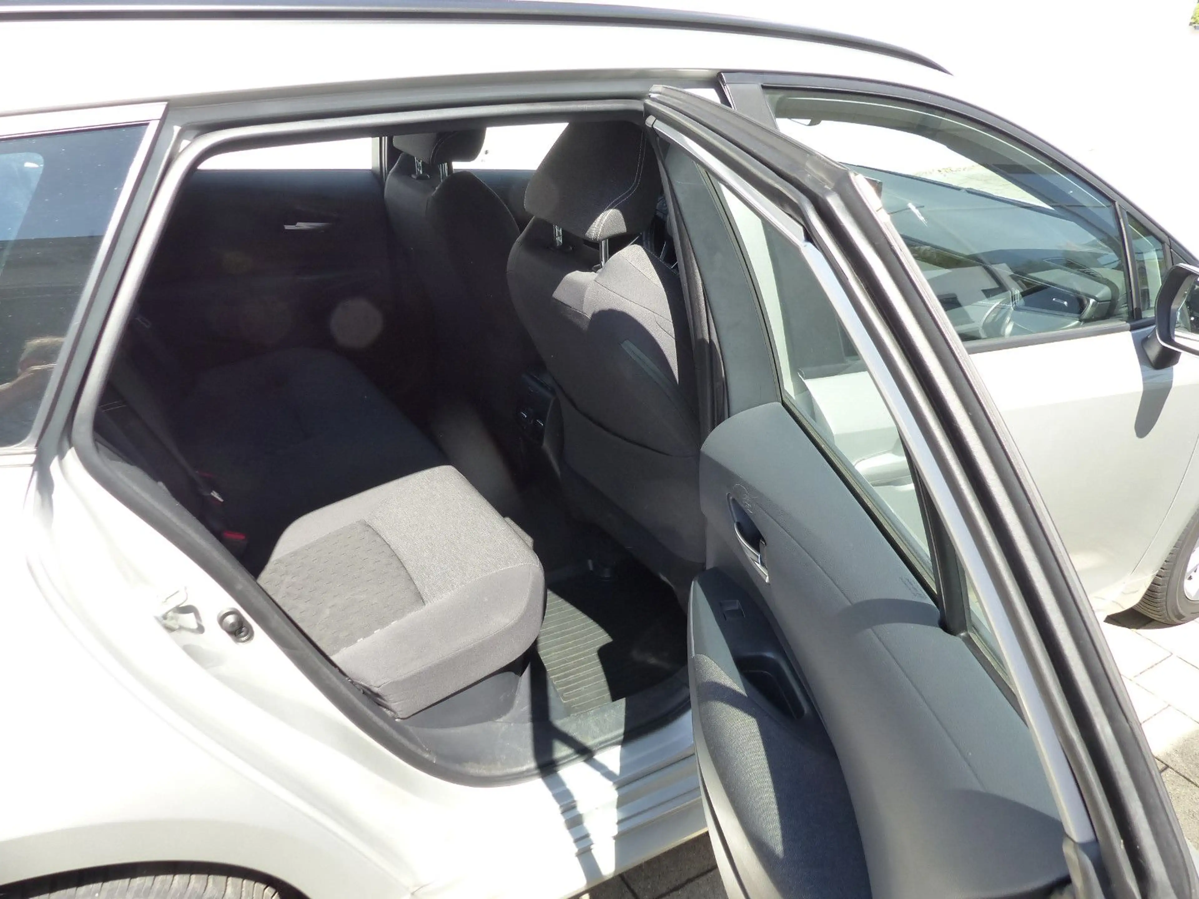 Toyota Corolla TS 1.8 Hyb. TAXI Aust.+Business Edition — photo 6