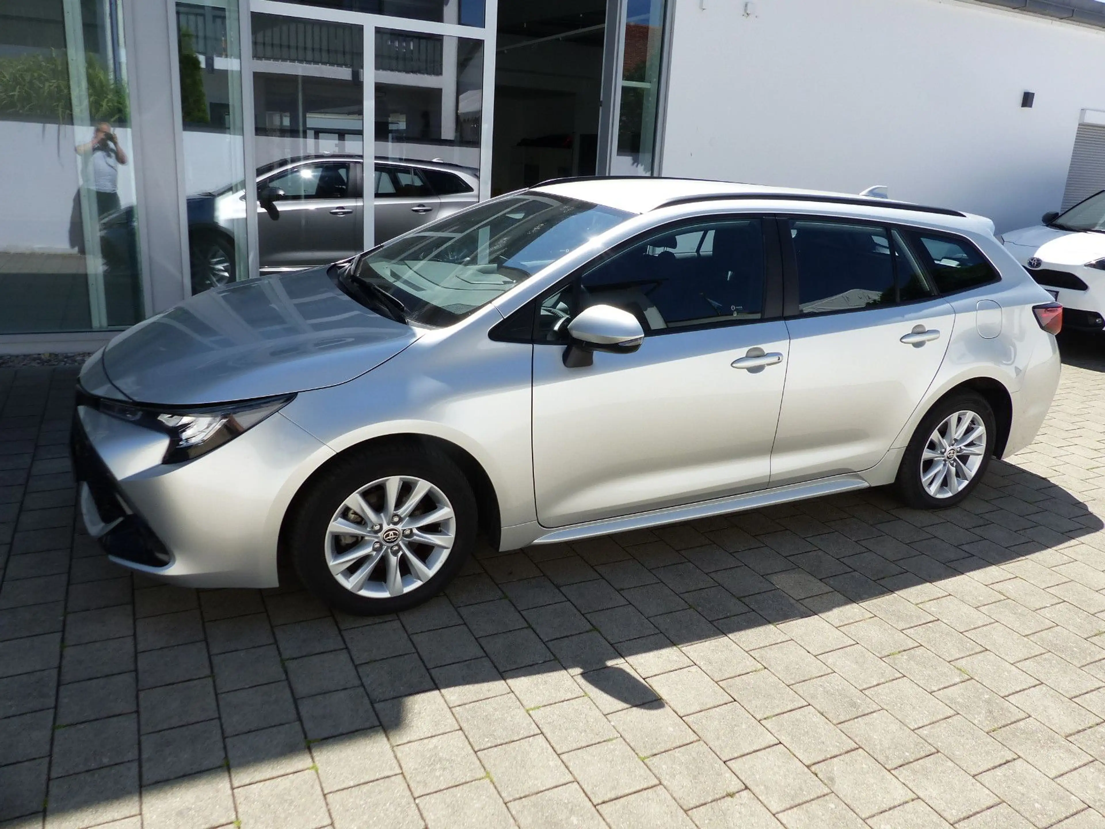 Toyota Corolla TS 1.8 Hyb. TAXI Aust.+Business Edition — photo 2