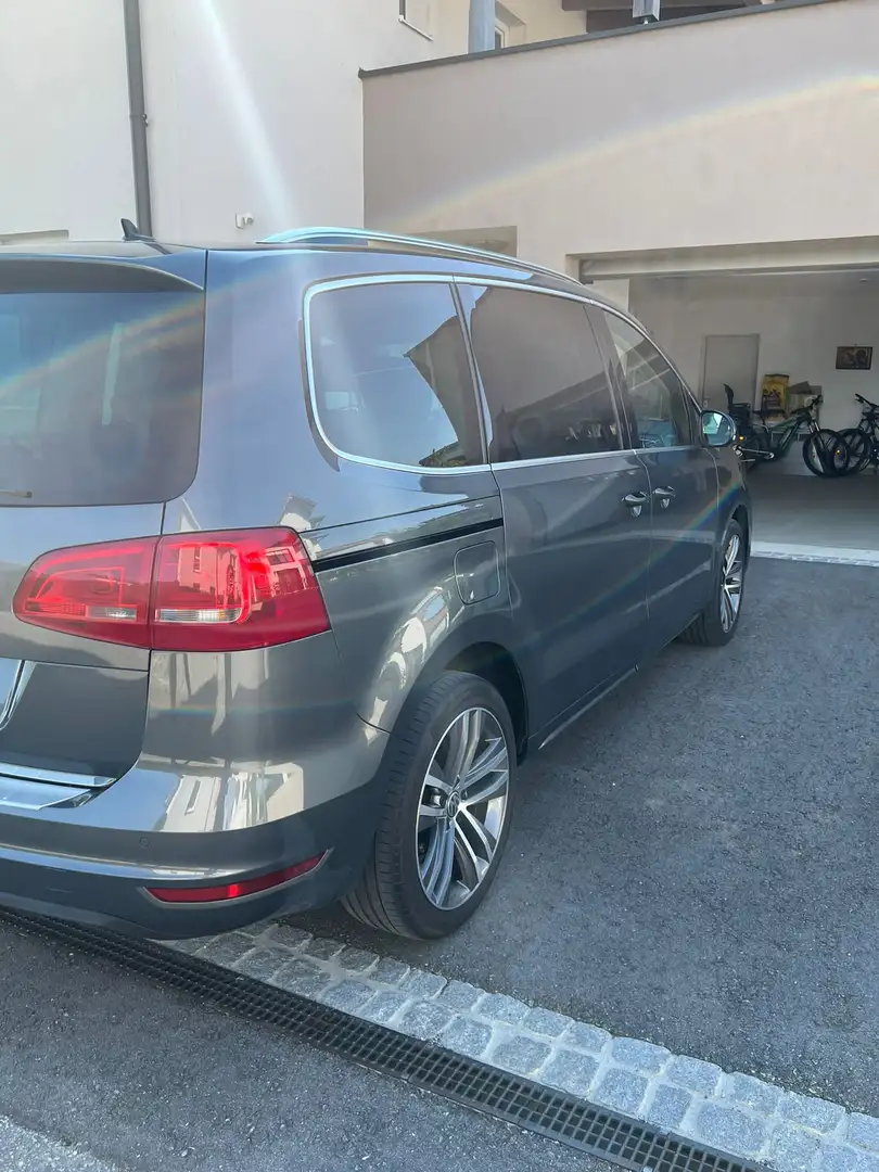 Volkswagen Sharan Highline BMT 2,0 TDI DSG Grau - 2